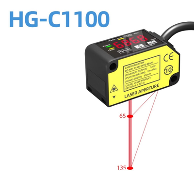 Лазерный датчик перемещения HG-C1100 с центральным расстоянием 100 мм, диапазоном измерения ±35 мм, повторяемостью 70 мкм, степенью защиты IP67, входом 12-24 В постоянного тока, выходом NPN/PNP, аналоговым сигналом 0-5 В / 4-20 мА